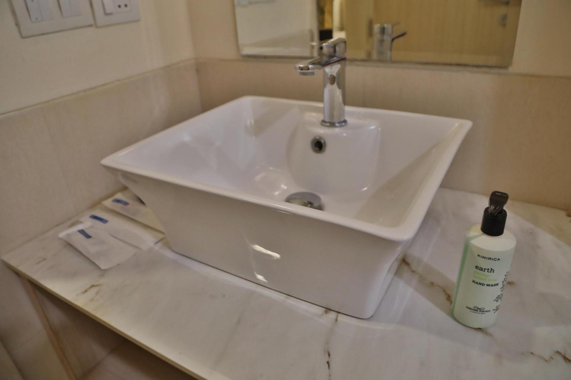 Sarovar Portico Naraina, Hotel 3*