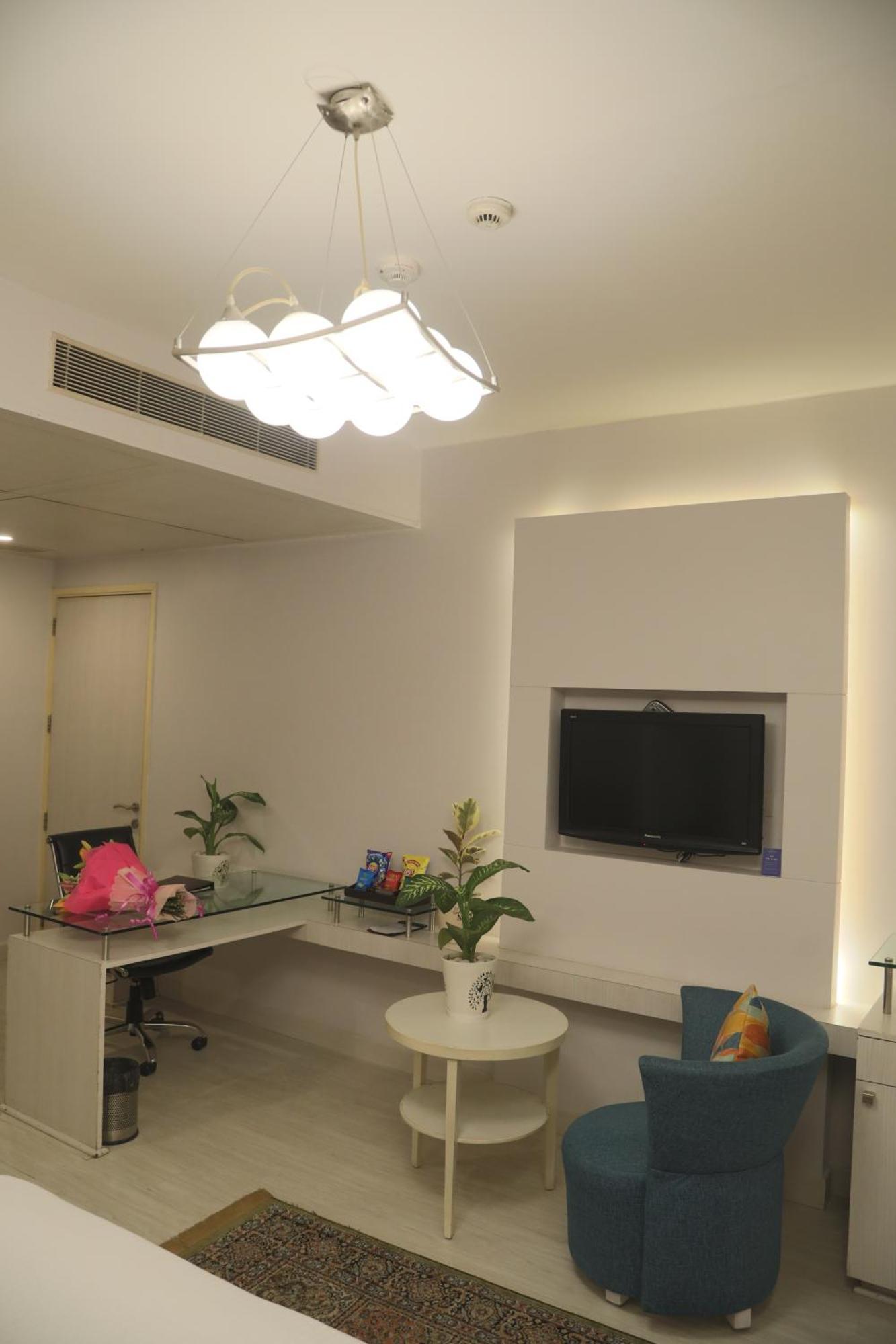 Sarovar Portico Naraina, 3*